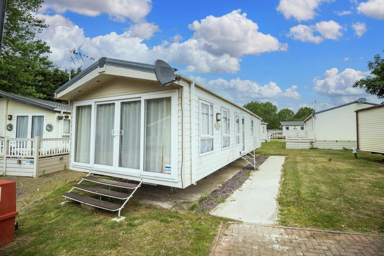 Modern 6 Berth Caravan At Highfield Grange In Essex Ref 26609P Clacton-on-Sea Exterior foto
