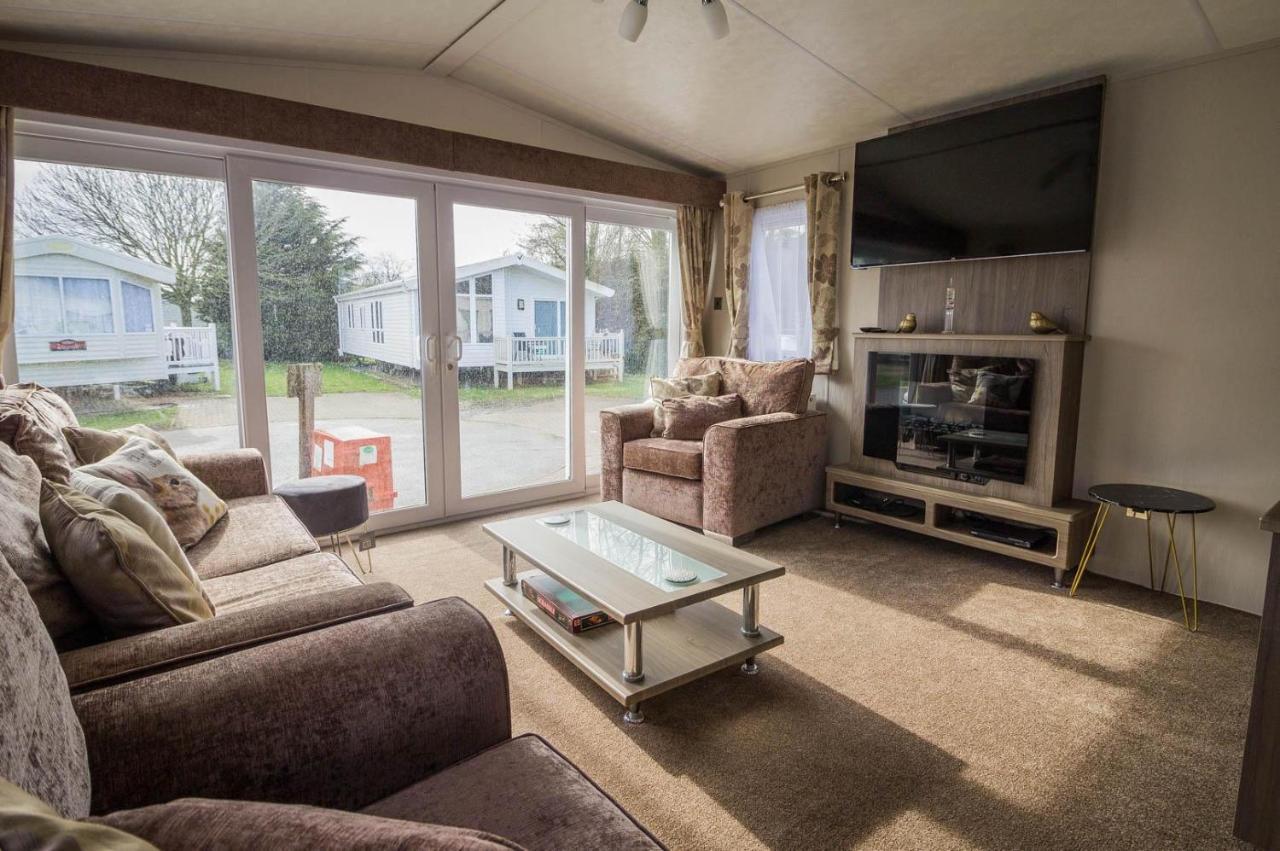 Modern 6 Berth Caravan At Highfield Grange In Essex Ref 26609P Clacton-on-Sea Exterior foto